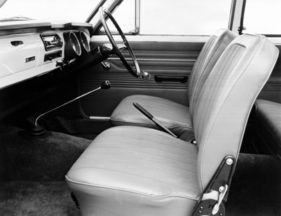 Toyota Corolla (1966) - schlichtes Interieur der ersten Corolla-Generation
