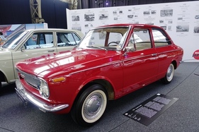 Toyota Corolla (1967) – Sonderausstellung "Big in Japan" in der Autoworld Brüssel