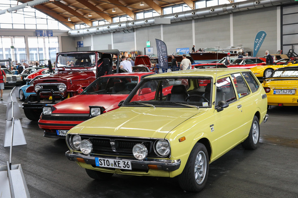 Bild Toyota Corolla Kombi, eigentlich etwas zu alt für den Neunzigerjahre-Ausstellungsbereich - Klassikwelt Bodensee 2024