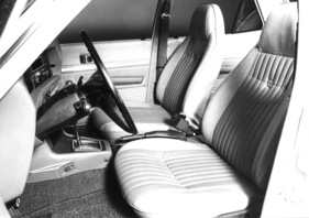 Toyota Corona 1800 - erstmals in der Schweiz zu sehen, mit 5-Gang- oder Automatik-Getriebe - am Genfer Automobilsalon 1974