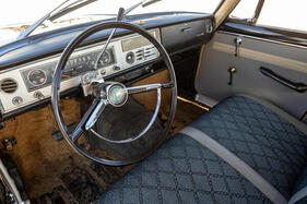 Toyota Corona 1900 Deluxe (1967) – Lenkrad mit Blinker-Betätigung mittels Hupring wie beim Mercedes-Benz 190 SL