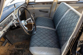 Toyota Corona 1900 Deluxe (1967) – Sitzbank nach amerikanischer Art. Im Coupé gab's Einzelsitze