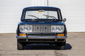 Toyota Corona 1900 Deluxe (1967) – dem amerikanischen Vorbild folgend, änderte sich der Kühlergrill mehrmals Toyota Corona 1900 Deluxe (1967) – dem amerikanischen Vorbild folgend, änderte sich der Kühlergrill mehrmals