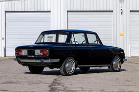 Toyota Corona 1900 Deluxe (1967) – einst neu verkauft von Rich Toyota in Huntington, West Virginia Toyota Corona 1900 Deluxe (1967) – einst neu verkauft von Rich Toyota in Huntington, West Virginia
