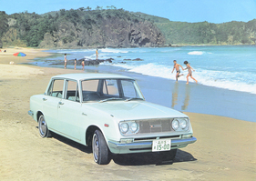 Toyota Corona (1967) – an den Strand geschwebt, ohne eine Reifenspur zu hinterlassen