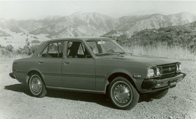 Toyota Corona (1974) - als viertürige Limousine