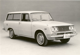 Toyota Corona Kombi (1967) - mit praktischer Hecktüre Toyota Corona Kombi (1967) - mit praktischer Hecktüre