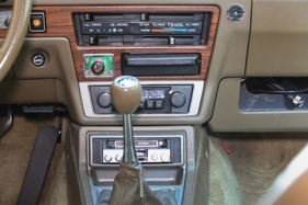 Toyota Corona Liftback 1800 GL (1980) - das Dreiwellen-Radio war Serienausstattung