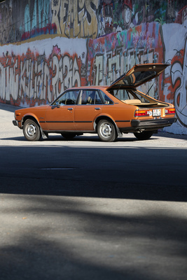 Toyota Corona Liftback 1800 GL (1980) - die Abdeckung über dem Kofferraum konnte entfernt werden