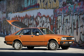 Toyota Corona Liftback – mit der fünften Türe in die Luxusklasse