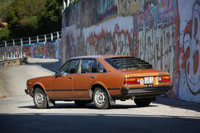 Toyota Corona Liftback 1800 GL (1980) - drittes Seitenfenster für bessere Sicht Toyota Corona Liftback 1800 GL (1980) - drittes Seitenfenster für bessere Sicht