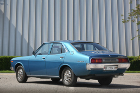 Toyota Corona Mark II (1976) - Das hohe Heck schränkt die Übersichtlichkeit ein Toyota Corona Mark II (1976) - Das hohe Heck schränkt die Übersichtlichkeit ein