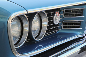 Seit 1976 am selben Platz: dieser Corona Mark II wurde einst in die Schweiz ausgeliefert.