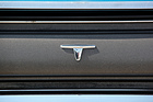 Ein simples T muss als Erkennungszeichen genügen. Das heute bekannte Toyota-Logo erschien erst 1989.