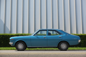 Toyota Corona Mark II (1976) - Seitenlinie im Coke-Bottle-Stil (1976)