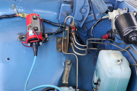 Toyota Corona Mark II (1976) - Zündspule, Bremsleitungen und Wischermotor (1976)