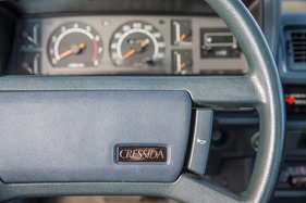 Toyota Cressida 2000 GL (1982) - selbst auf dem Lenkrad steht der Typenschriftzug