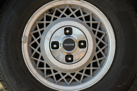 Toyota Cressida 2000 GL (1982) - serienmässige Aluräder