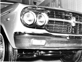 Toyota Crown (1967) - markante Front, geräumiges Interieur trotz bescheidenen Aussenabmessungen - Genfer Autosalon 1967