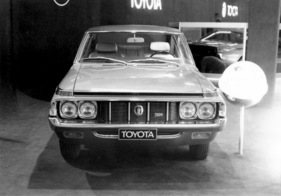 Toyota Crown 2600 (1973) - neues Modell an modifizierter Front erkennbar - am Genfer Automobilsalon von 1973