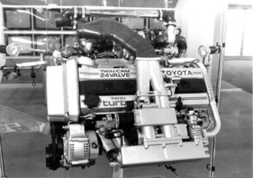 Toyota FX-1 - Ideenträger, mit zwei parallelen Turboladern, Zylinderabschaltung, verstellbaren Nockenwellen und faserverstärkten Leichtmetallpleueln der Zeit voraus - am Genfer Automobilsalon 1984