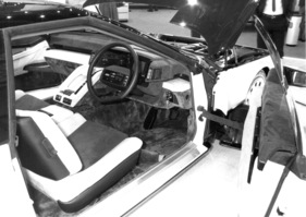 Toyota FX-1 - Spezialarmaturen und Türen beim Prototypen - am Genfer Automobilsalon 1984