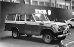 Bild: Toyota Land Cruiser (1973) - als Station Wagon mit senkrecht halbierten Halbtüren im Heck - am Genfer Automobilsalon von 1973