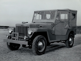 Toyota Land Cruiser BJ (1957) - bereits mit modifizierter Frontparie