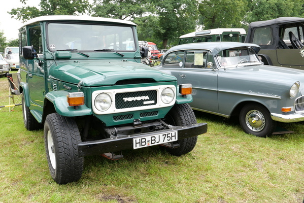 Toyota Land Cruiser Diesel (1975) – ebenso sprichwörtlich zuverlässig: Opel Olympia Rekord (1957) – Bockhorner Oldtimermarkt 2024