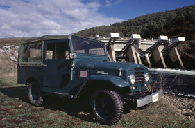 Toyota Land Cruiser FJ40 (1965) - bereits mit Rundungen
