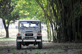 Toyota Land Cruiser FJ40 (1983) - das Gesicht änderte immer wieder ein wenig, ohne den rustikalen Charakter aufzugeben