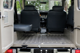 Toyota Land Cruiser FJ40 (1983) - herunterklappbare Sitze hinten