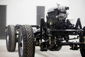 Toyota Land Cruiser FJ40 (1983) - massive Blattfedern, Starrachsen vorne und hinten