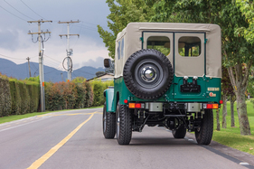 Toyota Land Cruiser FJ43 (1978) - auch hier ist das Reserverad hinten angeflanscht