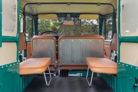 Toyota Land Cruiser FJ43 (1978) - heruntergeklappte Sitzbänke hinten