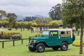 Toyota Land Cruiser FJ43 (1978) - komplett restaurierter Wagen mit dem mittleren Radstand