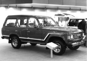Toyota Land Cruiser GX - zusätzliche Version des bekannten Stationswagen - am Genfer Automobilsalon 1984
