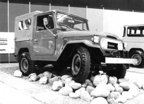 Toyota Landcruiser (1976) - mit Vinyldach und 4,2-Liter-Motor - Genfer Autosalon 1976