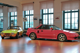 Toyota MR2 (1987) - zusammen mit Sports 800 von 1968 - 50 Jahre Toyota Schweiz Sonderschau