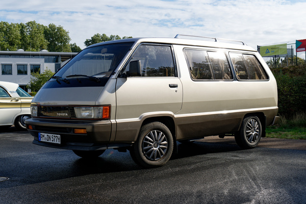 Toyota Model F (1986) – sehr schöner Zustand, in Deutschland chancenlos gegen VW Transporter und Co – Oldtimer-Show Berlin 2022