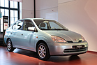 Toyota Prius I (2000) - 1997 eine Sensation als erster in grosser Serie hergestellter Hybrid-Elektro-Personenwagen - 50 Jahre Toyota Schweiz Sonderschau