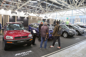 Toyota RAV 4 (1994) - zusammen mit späteren Generation dieser beliebten Baureihe - 42. Auto e Moto d'Epoca 2025