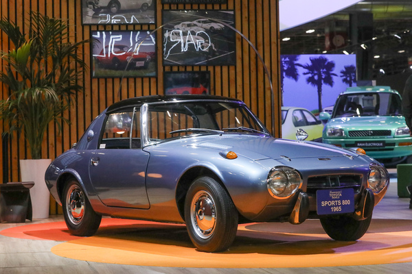 Toyota Sports 800 (1965) – auf Basis eines solchen Wagens baute man einen Gasturbinen-Hybrid-Prototyp, der dann 1971 vorgestellt wurde - 60 Jahre Elektromobilität bei Toyota – Rétromobile Paris 2025