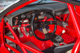 Toyota Supra Gruppe A (1987) - das Armaturenbrett ist für den Motorsport optimiert und aufgeräumt