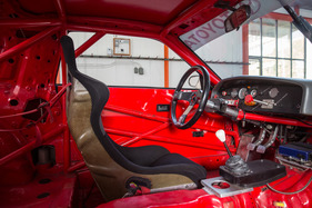 Toyota Supra Gruppe A (1987) - komplett aufgeräumtes Interieur