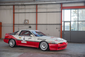 Toyota Supra Gruppe A (1987) - mehr Sturz und tiefer gelegtes Fahrwerk Toyota Supra Gruppe A (1987) - mehr Sturz und tiefer gelegtes Fahrwerk