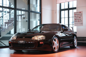 Bild Toyota Supra Twin-Turbo (1997) - mit gigantischem Heckflügel - 50 Jahre Toyota Schweiz Sonderschau