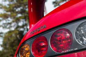 Toyota Supra Twin Turbo Sport Roof (1993) – Charakteristische Rückleuchten, simpler Schriftzug (1993)