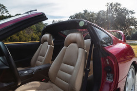 Der Dachausbau dauert seine Zeit. Oben am Scheibenrahmen ist der kleine Windabweiser zu erkennen.