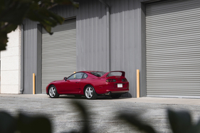 Der originale Endschalldämpfer ist ein seltener Anblick: er wurde meist als erstes durch etwas mit mehr Volumen ersetzt.